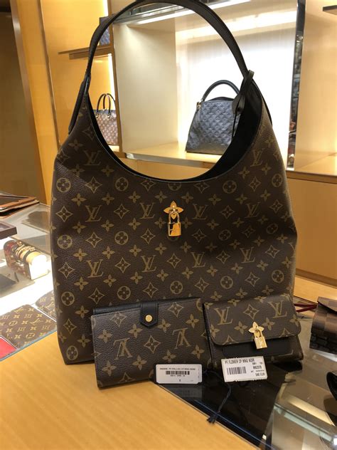 louis vuitton paris bag